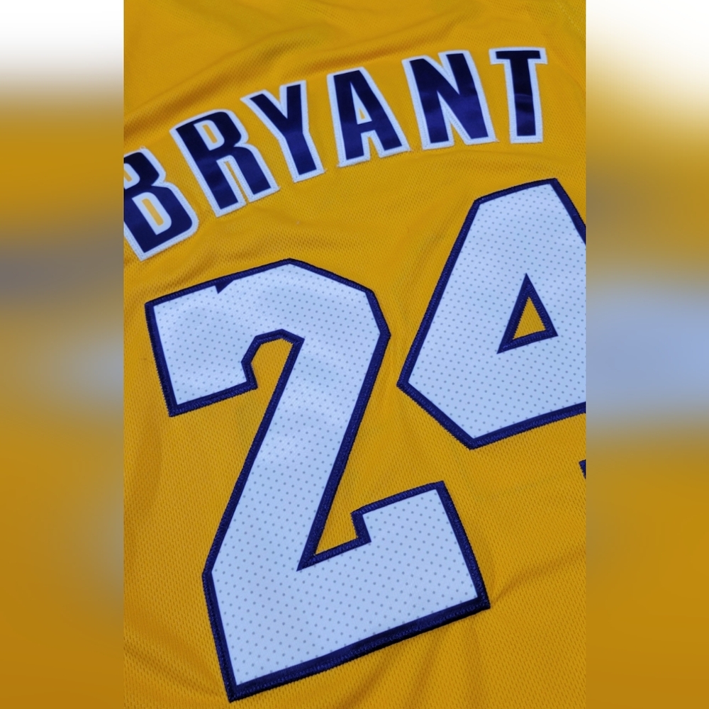 Los Angeles Lakers Kobe Bryant Mitchell & Ness Gold Hardwood Classics 2008-09 - Picture 5 of 5